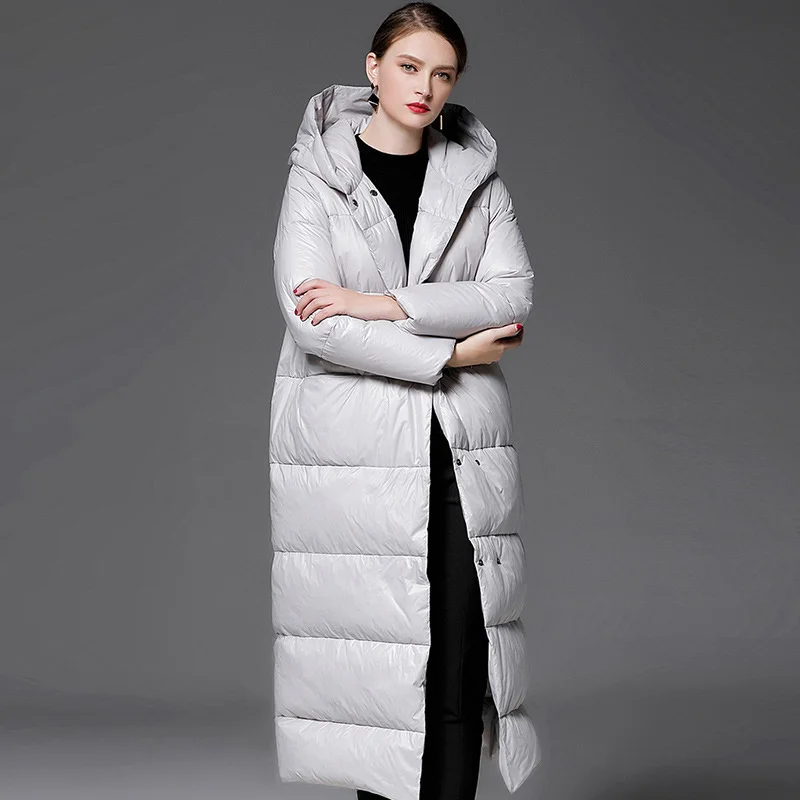 2022. gada ziemas vienkāršu stila kokona tipa sieviešu 90 balta pīle uz leju ilgi jakas parkas, ar lielu kapuci plus lieluma silts outwear Attēls 3