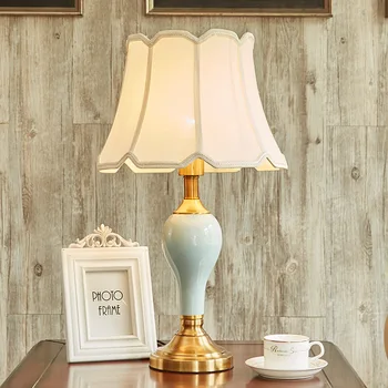 Amerikāņu retro guļamistabas gultas keramikas galda lampa Eiropas mūsdienu vienkāršu, siltu un radošu dzīves telpa studiju mājsaimniecības lampas 1