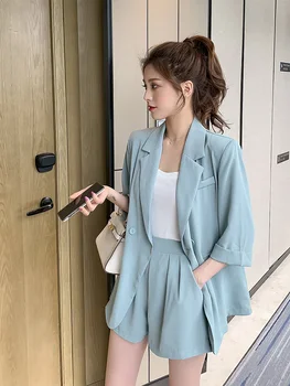 Ir 2021. vasaras korejiešu jaunā versija bija plānas kostīms jaka, bikses divdaļīga sieviešu 2 gabals, kas